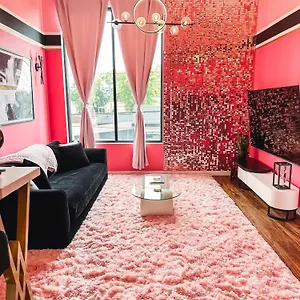 https://tuxedo-suite-boutique-luxe-stay-mins-to-nashville.nashville-hotels.org